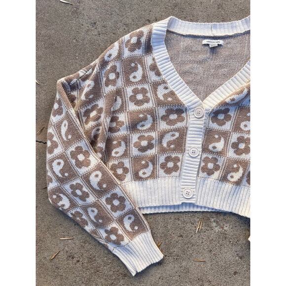 American Eagle Tan & Cream Checkered Ying Yang Cropped Cardigan Sweater - Picture 5 of 6